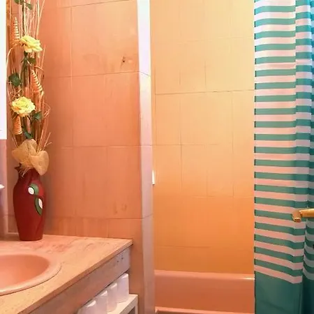 Warm Cozy And Comfortable Apartment *